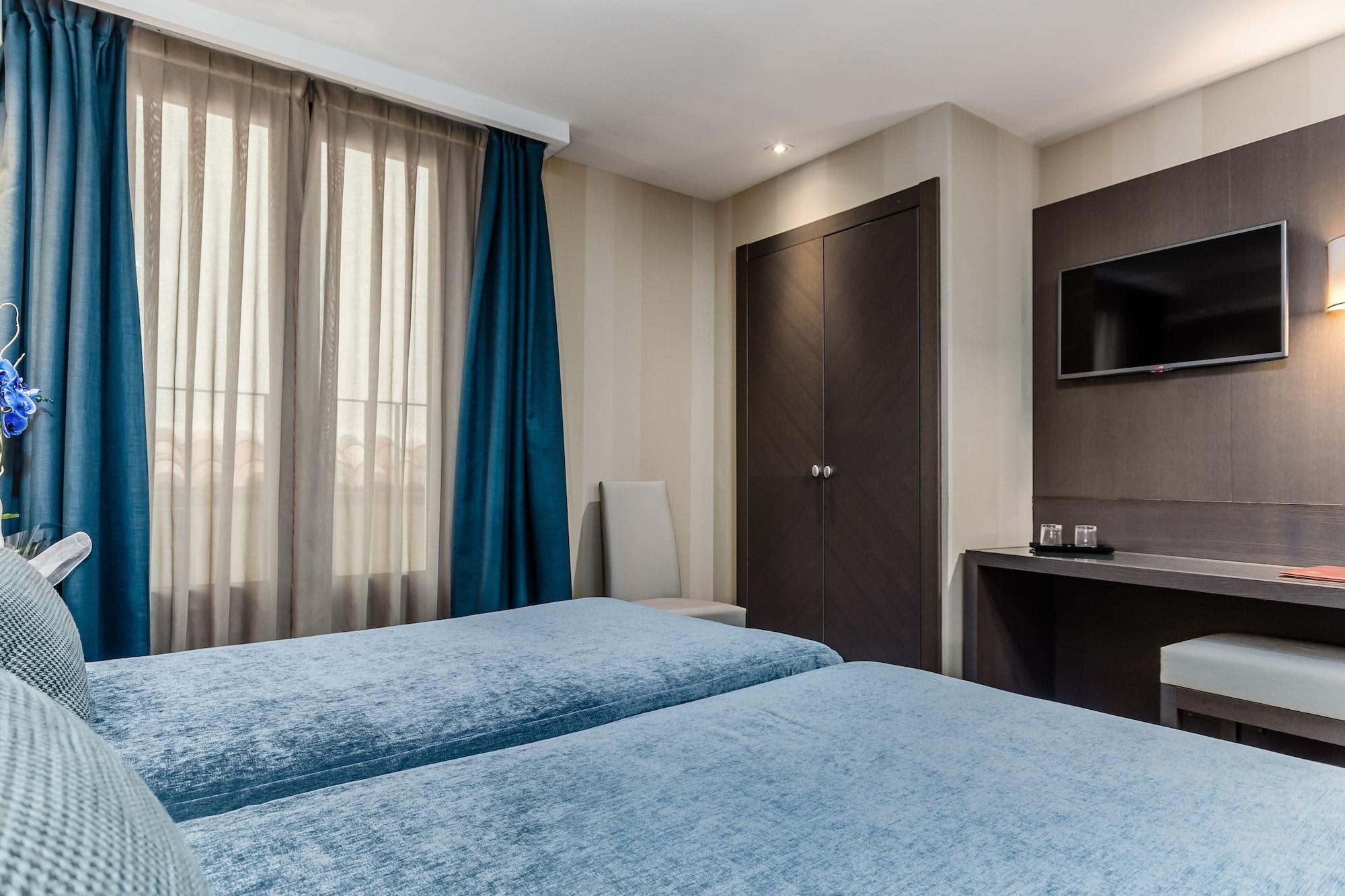 Reina Cristina Hotel 4*
