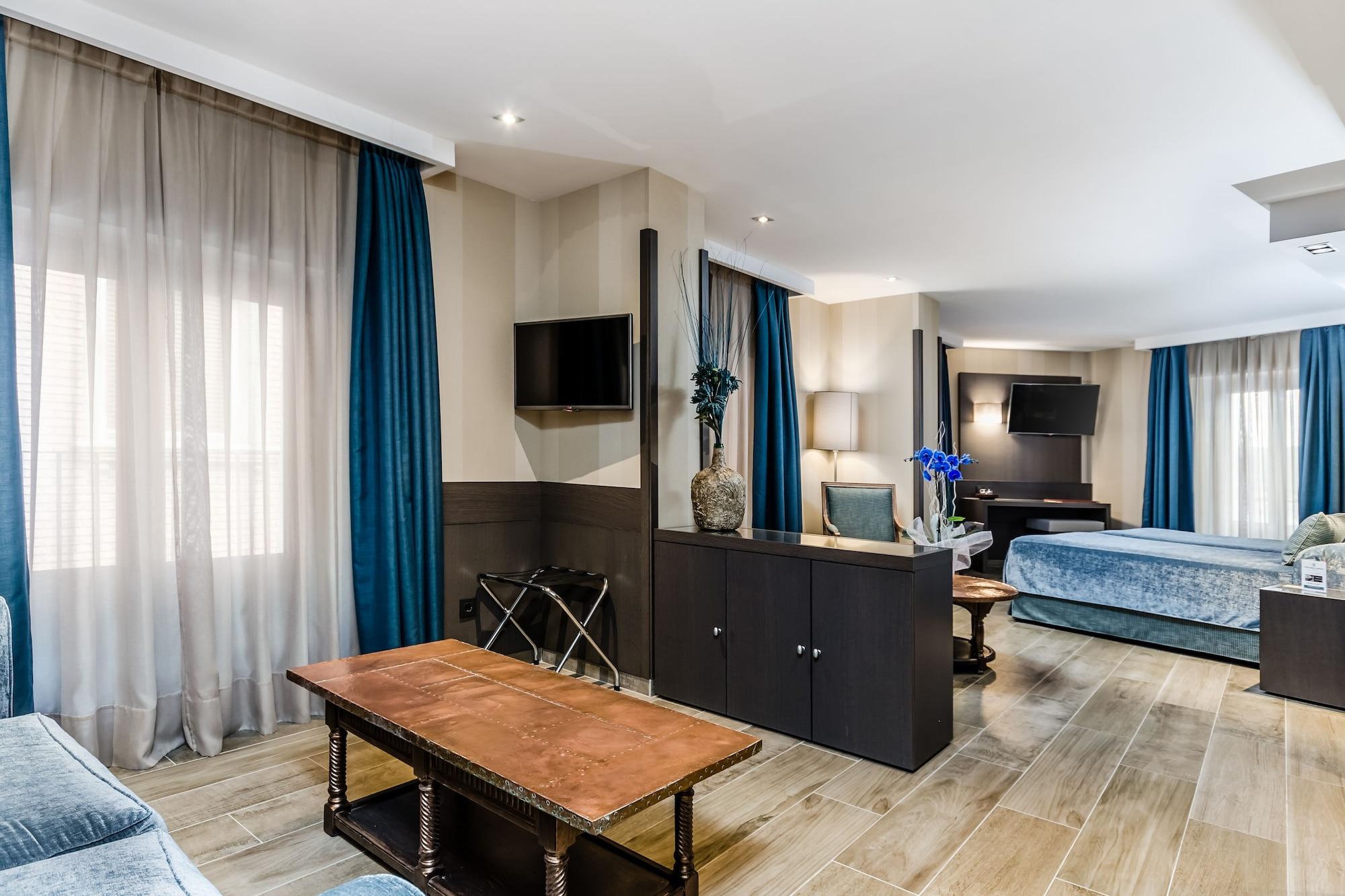 Hotel Reina Cristina 4*