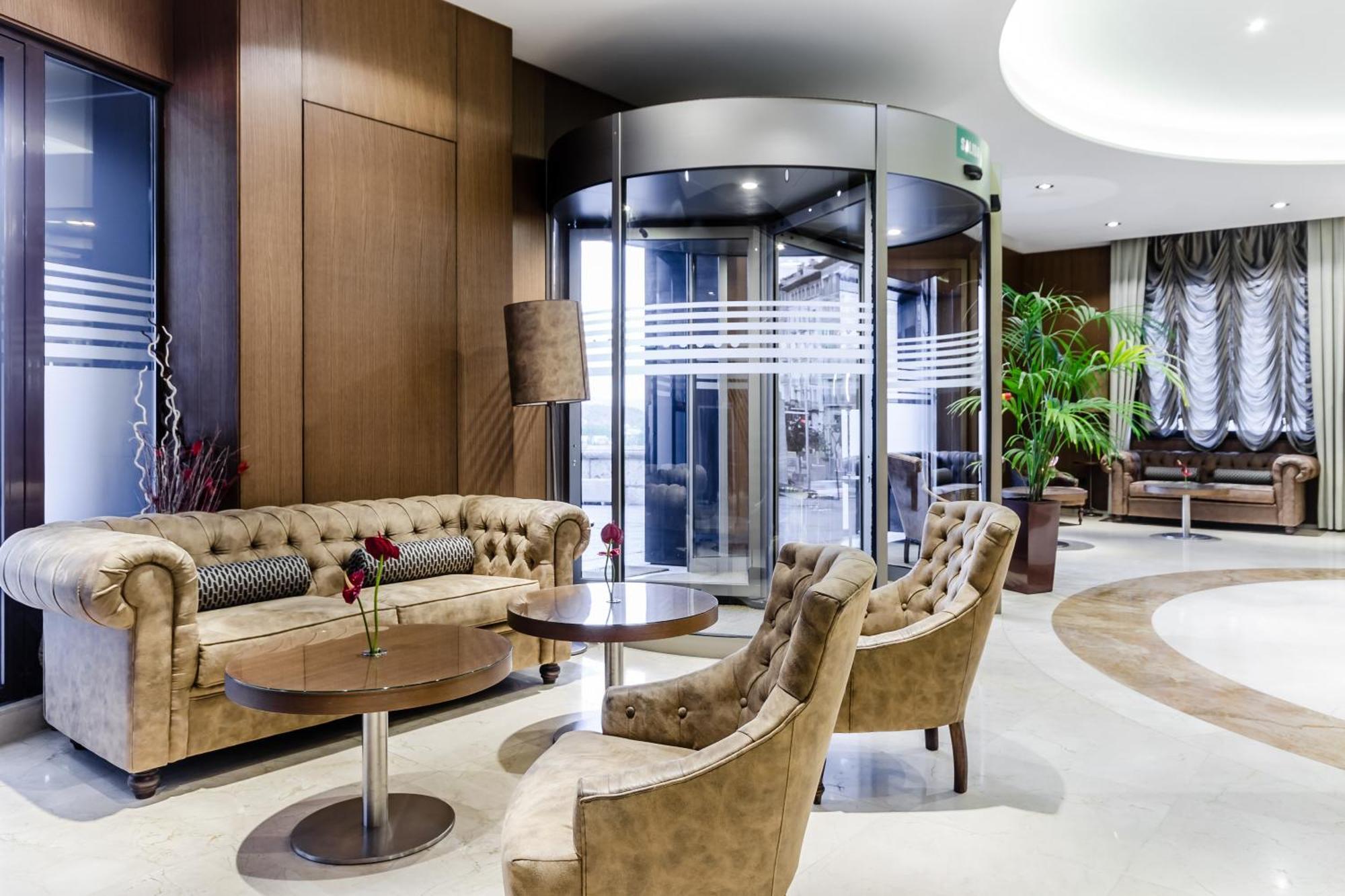 Hotel Reina Cristina 4*
