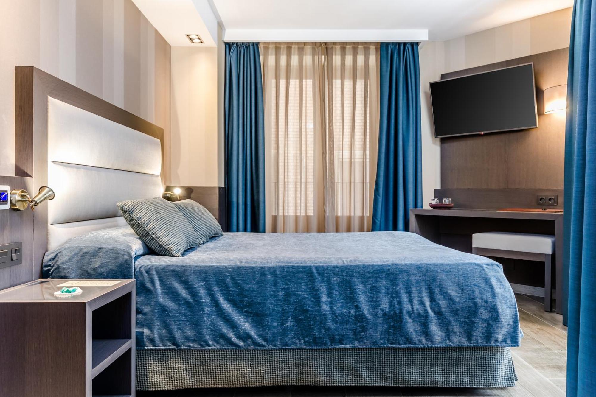Reina Cristina Hotel 4*