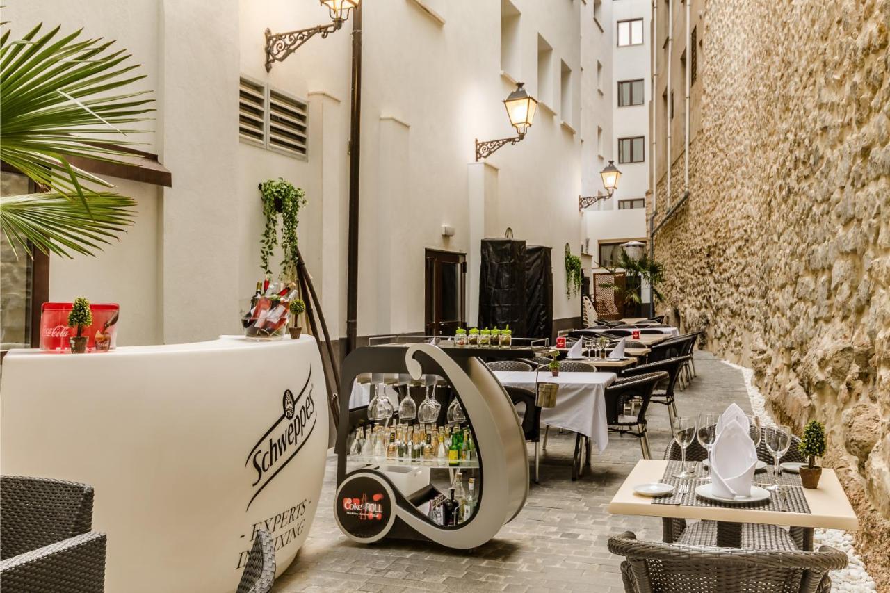 Hotel Reina Cristina 4*