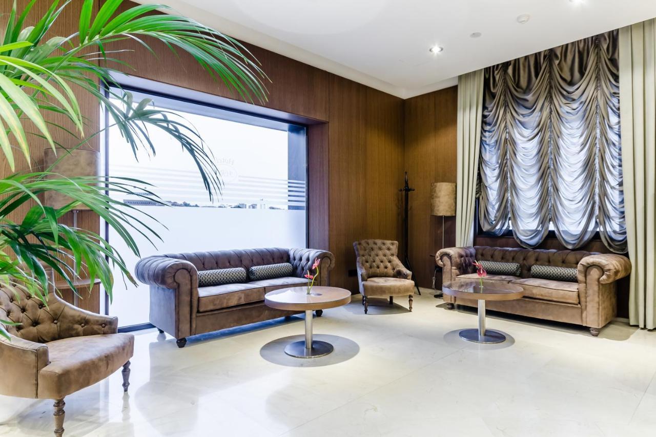 Hotel Reina Cristina 4*