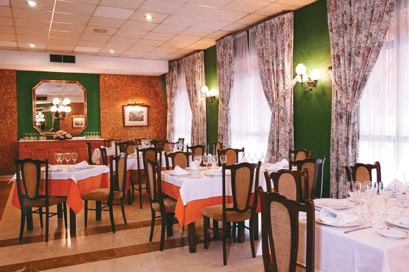 Hotel Reina Cristina 4*