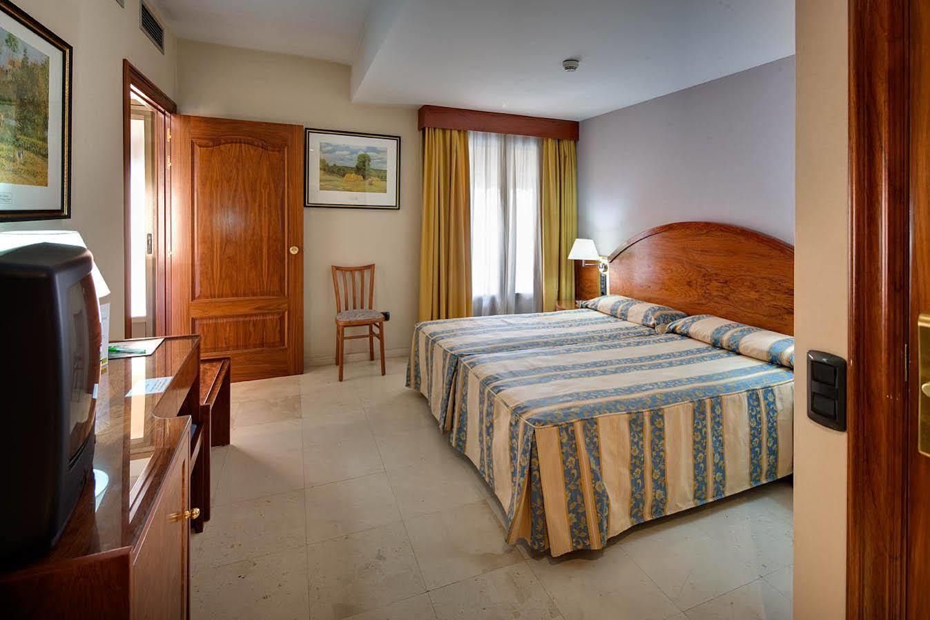Reina Cristina Hotel